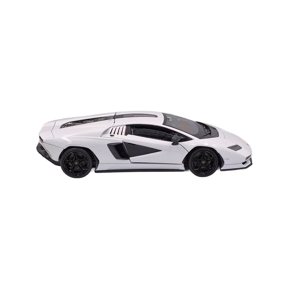 Lamborghini countach lpi 800-4  white, 1:24